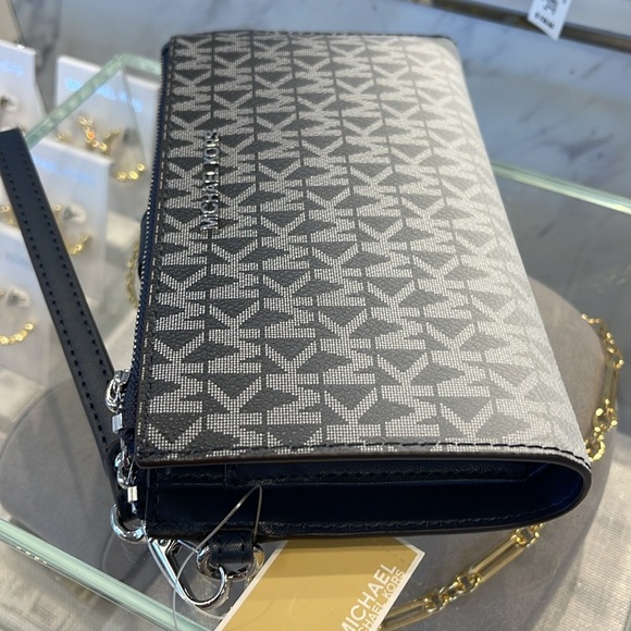 MICHAEL KORS
Jet Set Large Logo Signature Double-Zip Wristlet-Wallet-Phone Case - Picture 11 of 16